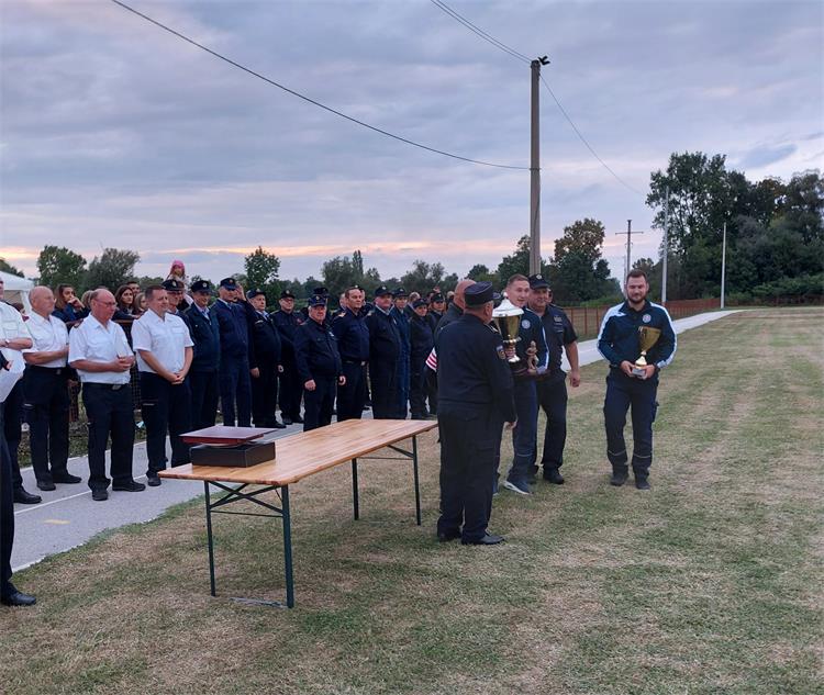 Slika /slike/Vijesti/Kup posavine.jpg